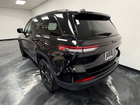 Used 2024 Jeep Grand Cherokee Altitude image 17