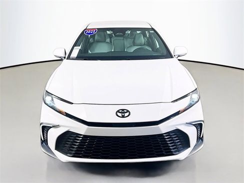 Used 2025 Toyota Camry SE image 2