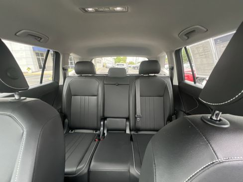 Used 2023 Volkswagen Tiguan SE AWD/4WD image 5