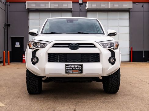 Used 2023 Toyota 4Runner SR5 Premium w/ Moonroof Package image 2