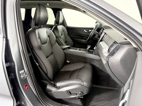 Used 2019 Volvo XC60 T5 Momentum w/ Premium Package AWD/4WD image 50
