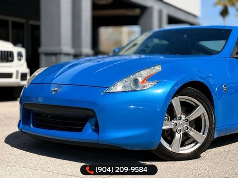 Used 2009 Nissan 370Z Touring image 2