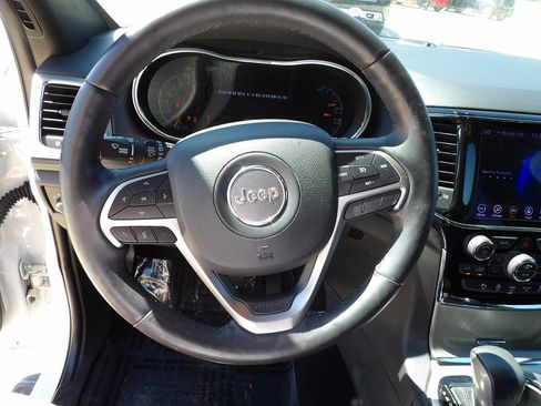 Used 2019 Jeep Grand Cherokee Altitude image 14