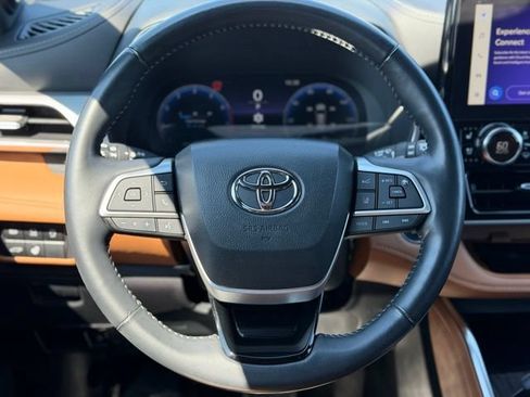 Used 2023 Toyota Highlander Platinum AWD/4WD image 24