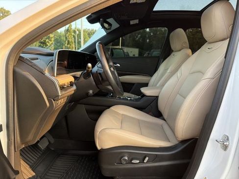 Used 2024 Cadillac XT4 Premium Luxury w/ Active Safety Package AWD/4WD image 11