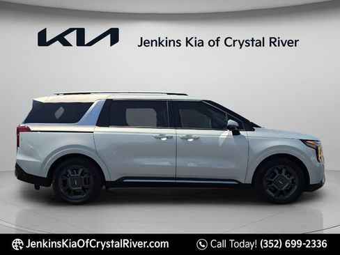Used 2025 Kia Carnival SX FWD image 2