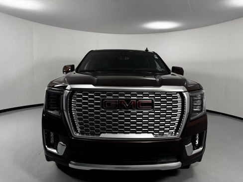 Used 2022 GMC Yukon XL Denali w/ Denali Premium Package AWD/4WD image 2