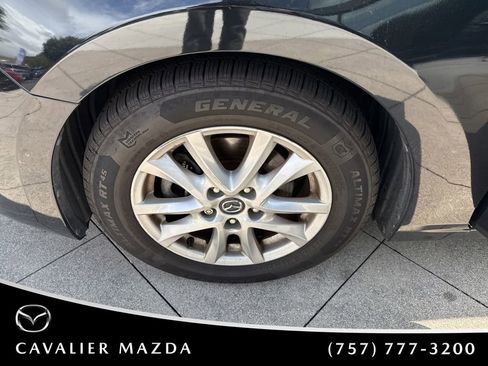 Used 2018 MAZDA MAZDA3 Sport w/ Preferred Equipment Package FWD image 22