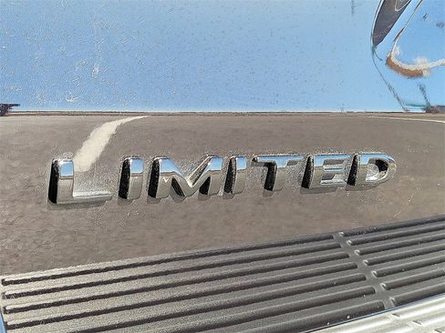 Used 2021 Ford Expedition Limited image 9