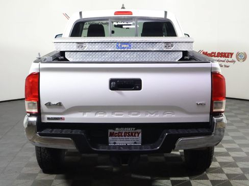 Used 2020 Toyota Tacoma SR5 AWD/4WD image 6