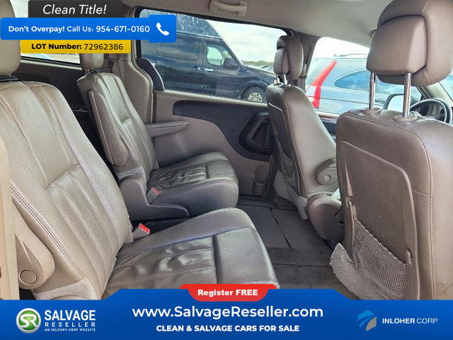 Used 2014 Chrysler Town & Country Touring FWD image 15