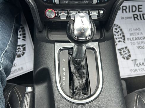 Used 2018 Ford Mustang Premium RWD image 15