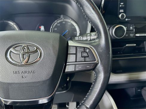 Used 2021 Toyota Highlander XLE image 24