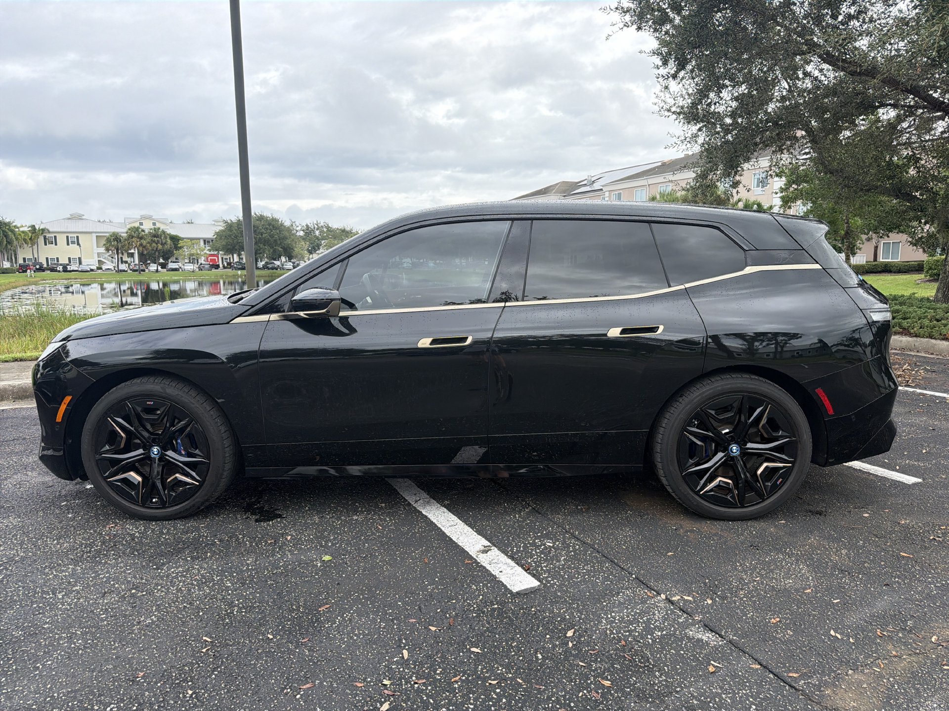 Certified 2023 BMW iX M60 w/ Executive Package AWD/4WD image 7