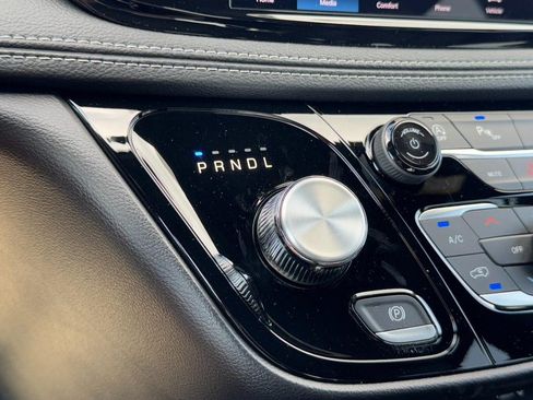 New 2027 Chrysler Pacifica Select FWD image 17