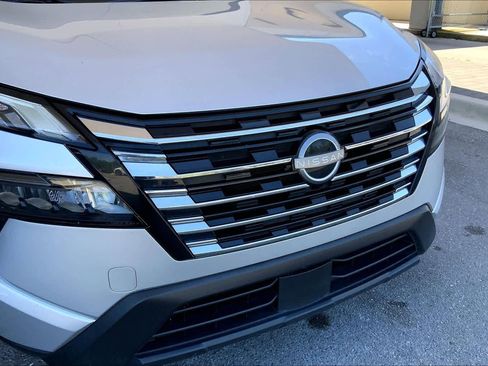 Used 2024 Nissan Rogue SV image 30