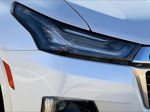 Used 2023 Chevrolet Traverse High Country image 31