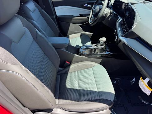 New 2026 Chevrolet Trax LT w/ Midnight Edition FWD image 8