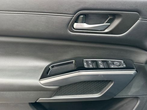 New 2026 Nissan Pathfinder SL image 12