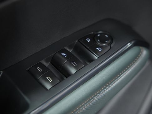 Used 2025 GMC Acadia AT4 image 28