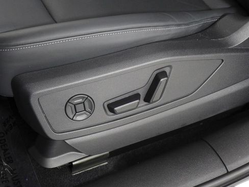 Used 2025 Audi Q5 Premium Plus w/ Premium Plus AWD/4WD image 23
