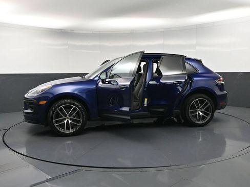 Certified 2026 Porsche Macan AWD/4WD image 35