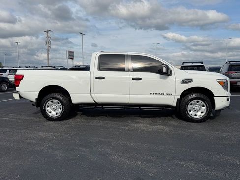 Used 2022 Nissan Titan SV AWD/4WD image 4