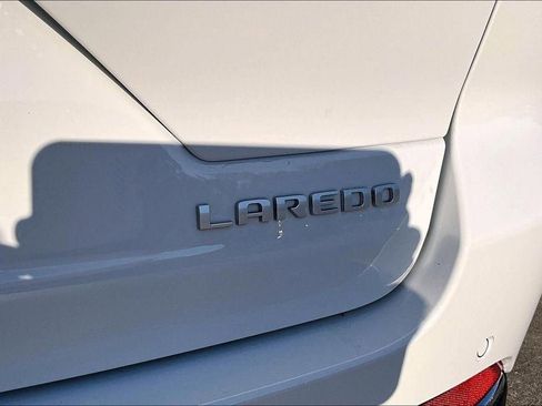 New 2025 Jeep Grand Cherokee Laredo image 12