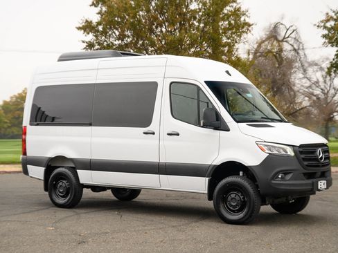 Used 2024 Mercedes-Benz Sprinter 2500 image 2