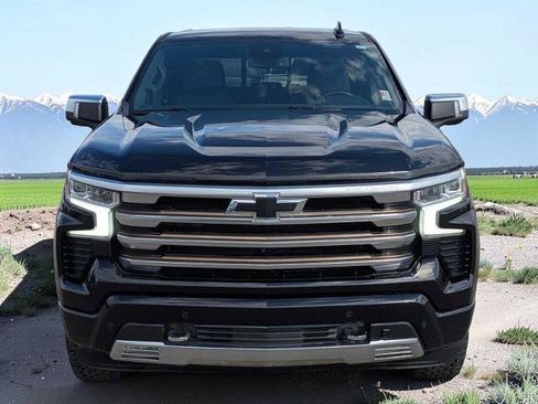 Used 2022 Chevrolet Silverado 1500 High Country w/ Z71 Off-Road Package AWD/4WD image 9