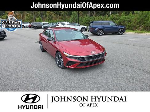 Certified 2025 Hyundai Elantra Sport FWD image 13