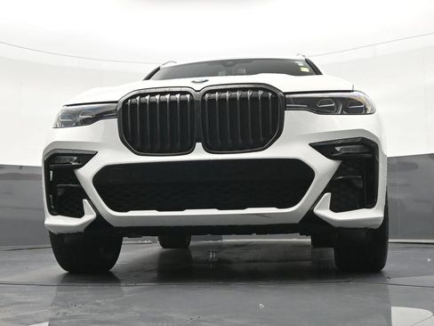 Used 2022 BMW X7 xDrive40i w/ M Sport Package AWD/4WD image 31