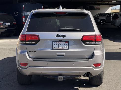 Used 2018 Jeep Grand Cherokee Altitude AWD/4WD image 4