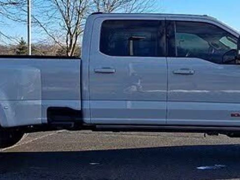 Used 2026 Ford F450 Platinum w/ FX4 Off-Road Package image 2