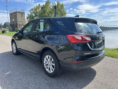 Used 2021 Chevrolet Equinox LS FWD image 3