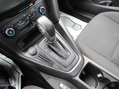 Used 2018 Ford Focus SE image 16