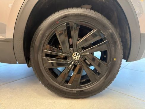 Used 2022 Volkswagen Atlas Cross Sport SE w/ Black Wheel Package AWD/4WD image 54