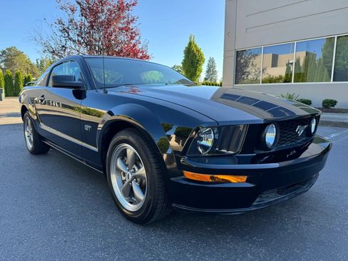 Used 2006 Ford Mustang GT Premium RWD image 2