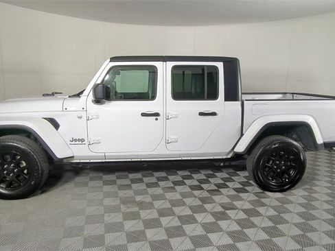 Certified 2023 Jeep Gladiator Overland image 8