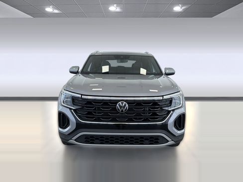 Used 2024 Volkswagen Atlas Cross Sport SE w/ Panoramic Sunroof Package image 6