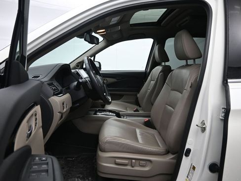 Used 2016 Honda Pilot Touring image 25