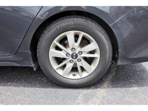 Used 2017 Kia Optima LX FWD image 31