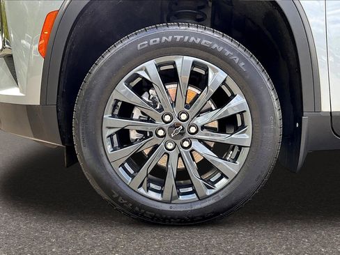 Used 2025 Chevrolet Traverse Z71 w/ LPO, Floor Liner Package AWD/4WD image 25