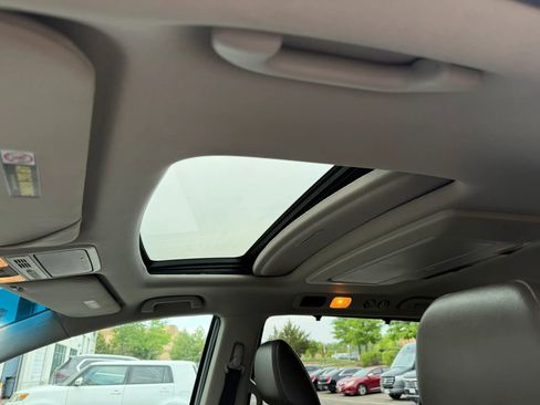 Used 2012 Honda Odyssey Touring Elite image 18