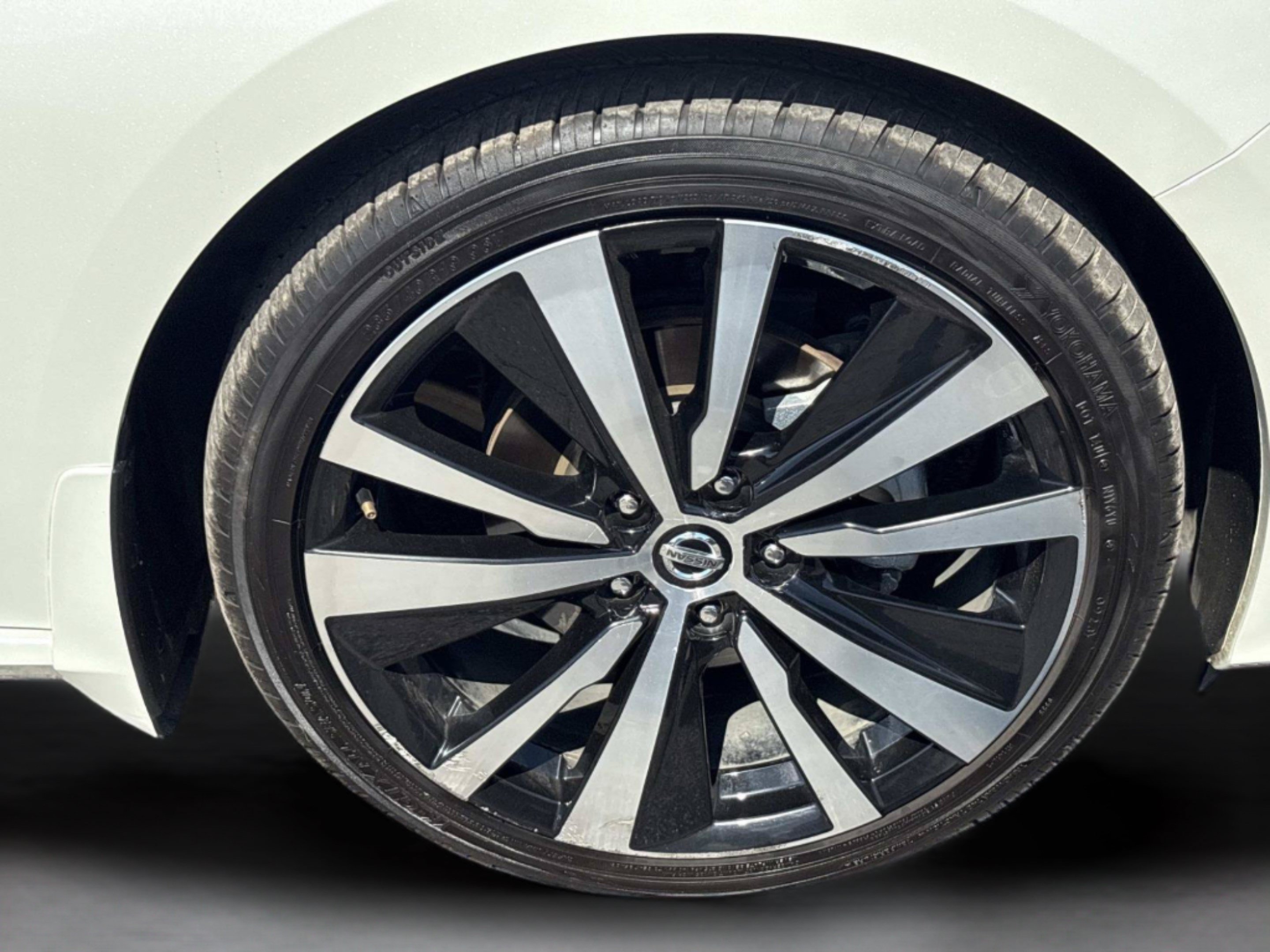 Used 2020 Nissan Altima 2.5 SR FWD image 9
