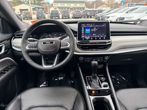 Certified 2025 Jeep Compass Limited image 20