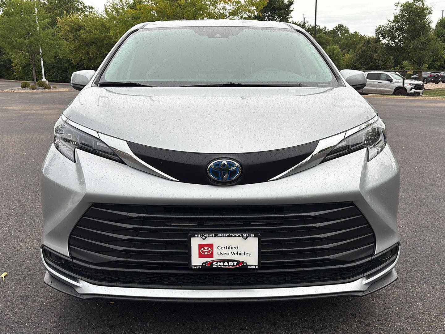 Used 2025 Toyota Sienna LE FWD image 6