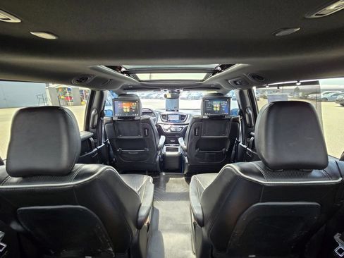 Used 2019 Chrysler Pacifica Limited w/ Advanced Safetytec Group FWD image 56