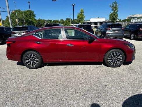 Used 2025 Nissan Altima 2.5 SV FWD image 6