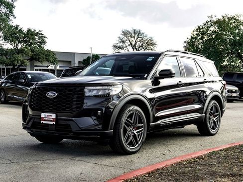 Used 2025 Ford Explorer ST-Line w/ ST-Line Street Pack image 9